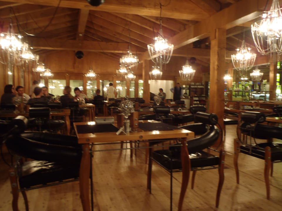 Blick von unserem Tisch ins Restaurant Wellness Spa Pirmin Zurbriggen