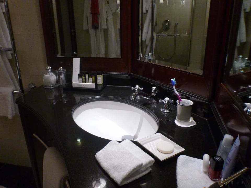 Elegantes Bad Hotel Adlon Kempinski Berlin