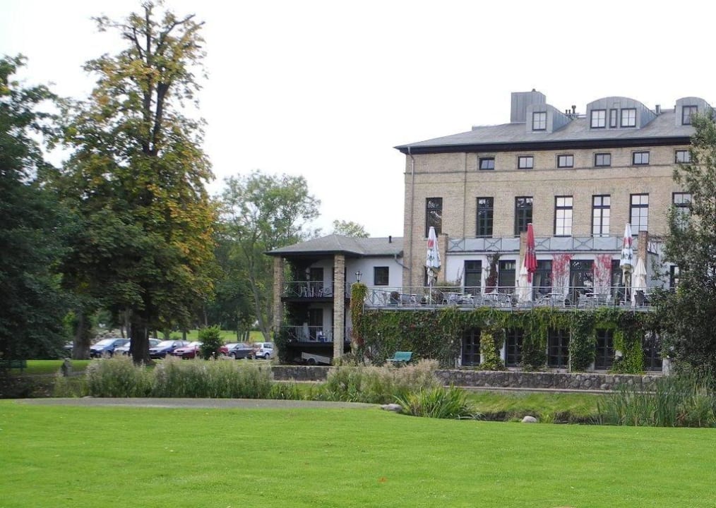 Das Guthaus Redewisch vom Park aus gesehen Hotel Gutshaus Redewisch