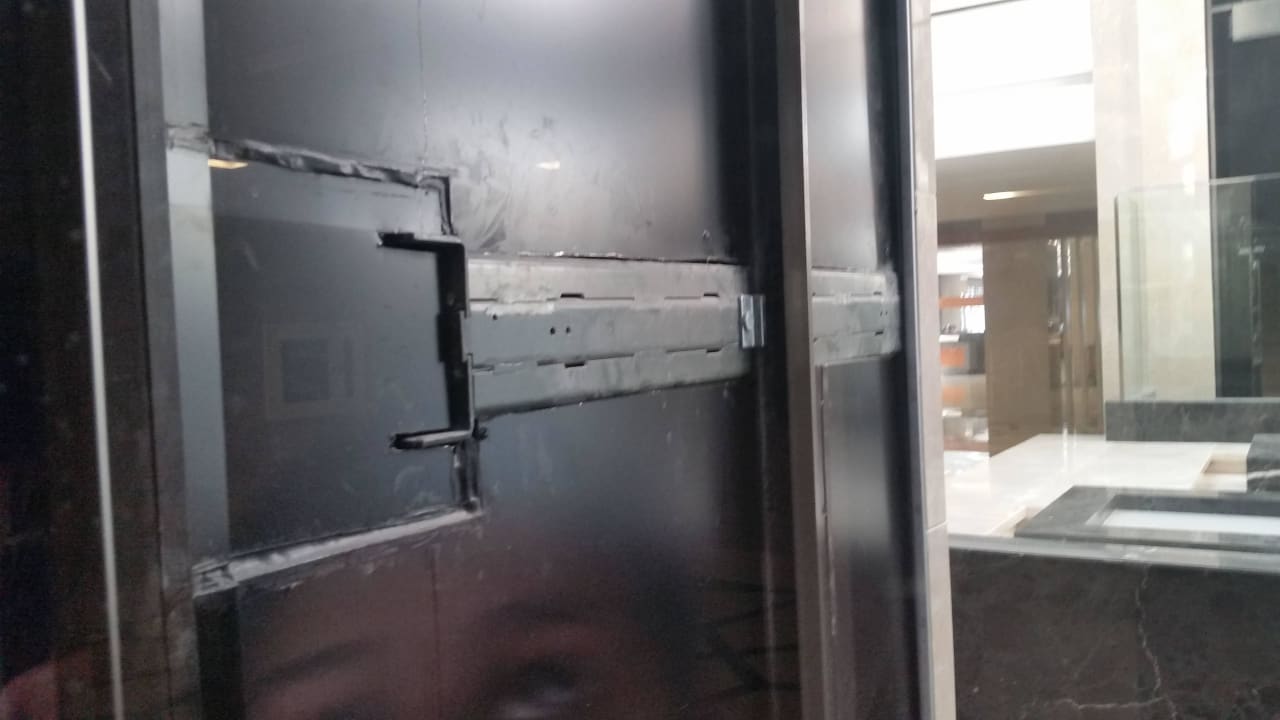 Fahrstuhl - viel öfters mal aus! Side Sunport Hotel & Spa