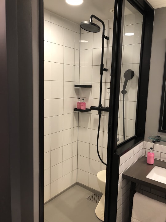 Zimmer MOXY Tokyo Kinshicho by Marriott