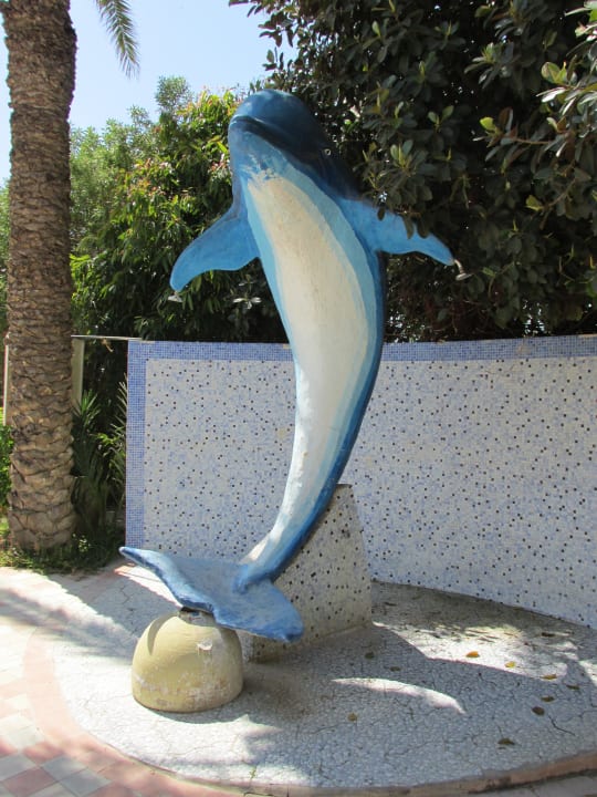 Delfin (Dusche) am Pool Hotel Paradis Palace