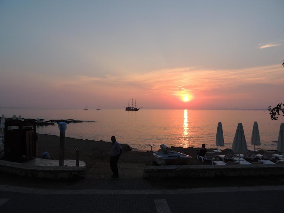 Sonnenuntergang Can Garden Beach