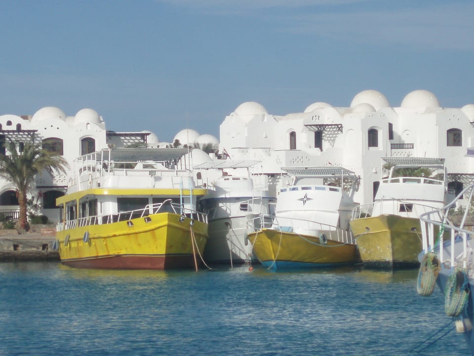 Blick zum hoteleigenen Hafen Arabella Azur Resort