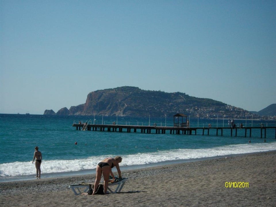 Strand mit Blick auf die Burg Hotel Club Paradiso