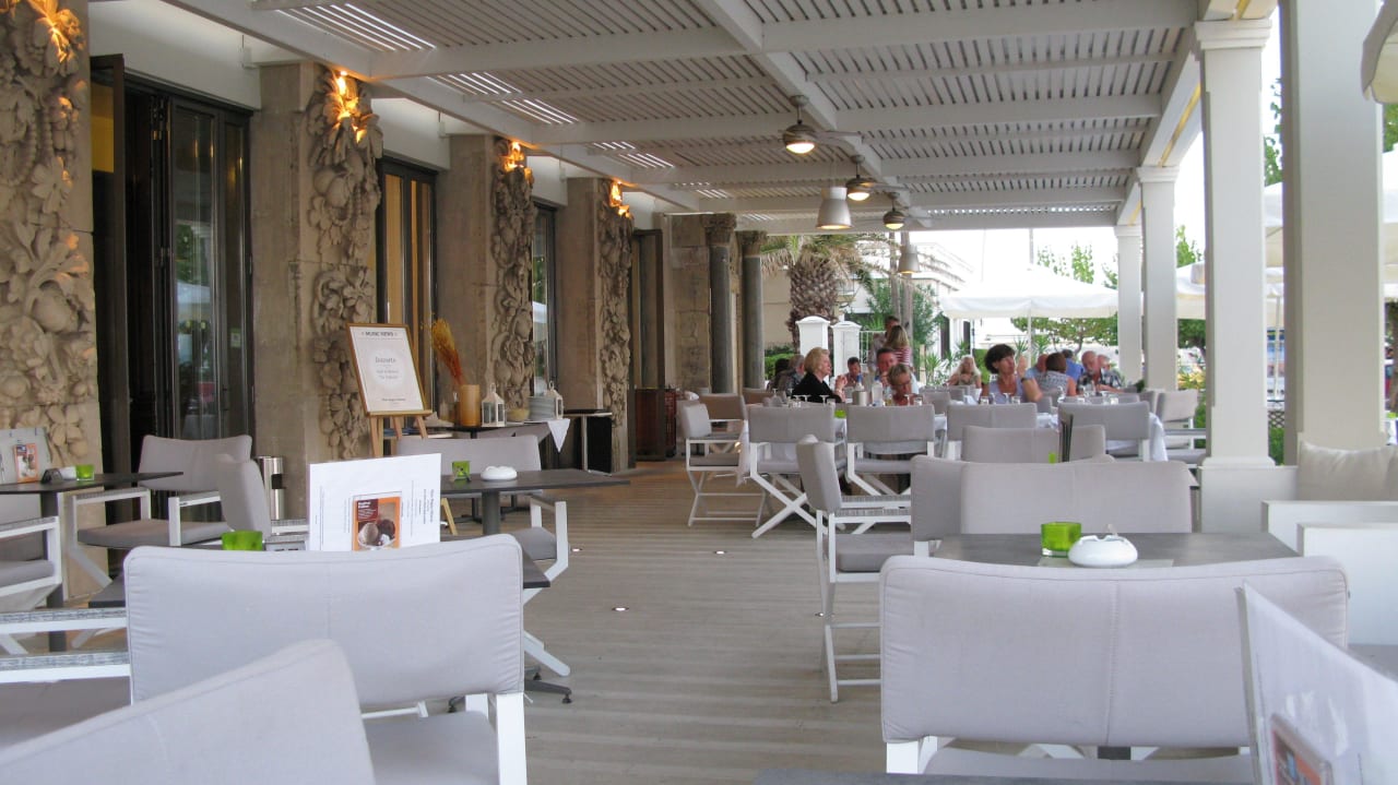 Außenterrasse Mon Repos Palace - Adults only