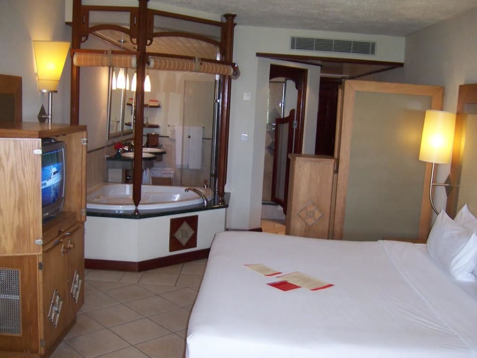 Blick ins Zimmer, einfaches Zimmer LUX* Grand Gaube Resort & Villas