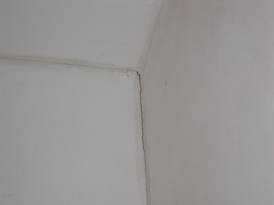 Risse in der Decke Landhotel Harz