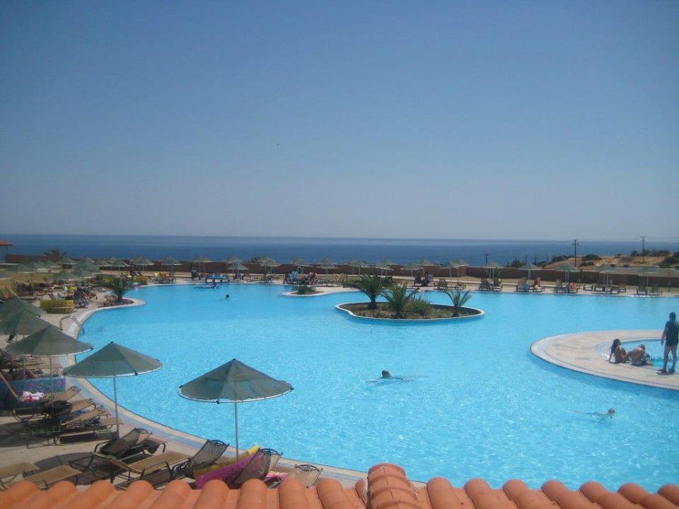 Activity Pool vom Amphietheater aus fotografiert Lindos Imperial Resort & Spa