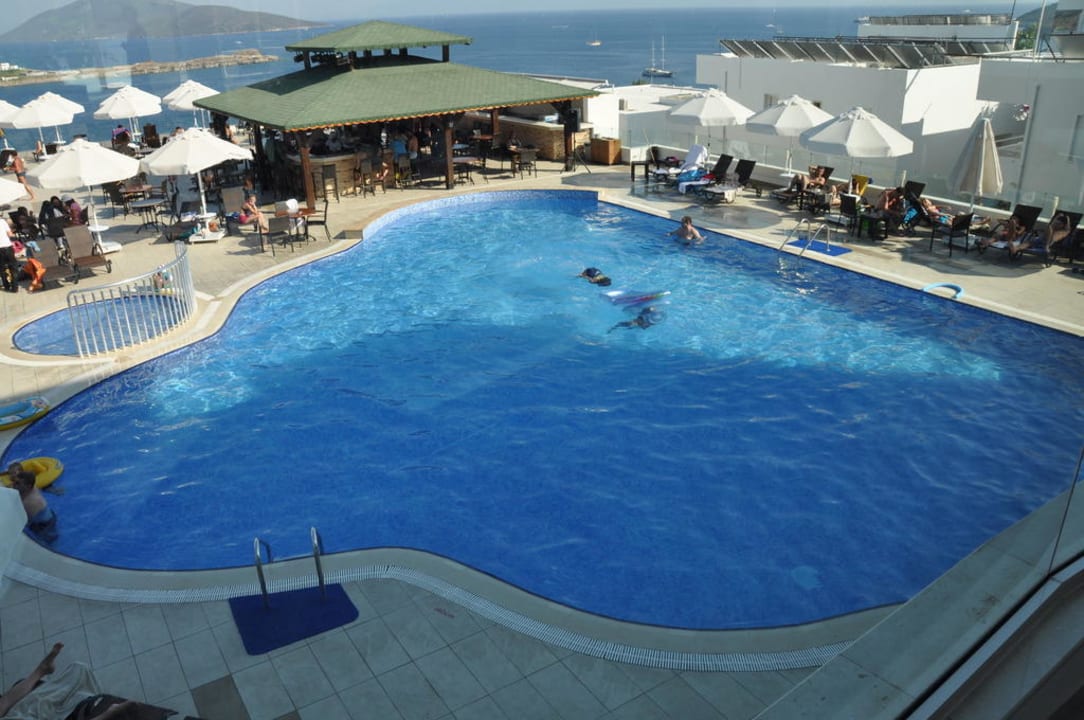 Basen w Blue Moon Royal Arena Resort & Spa