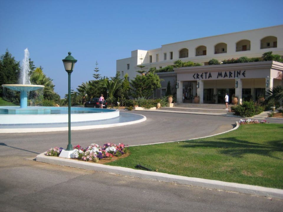 Hoteleingang mit Springbrunnen Iberostar Selection Creta Marine