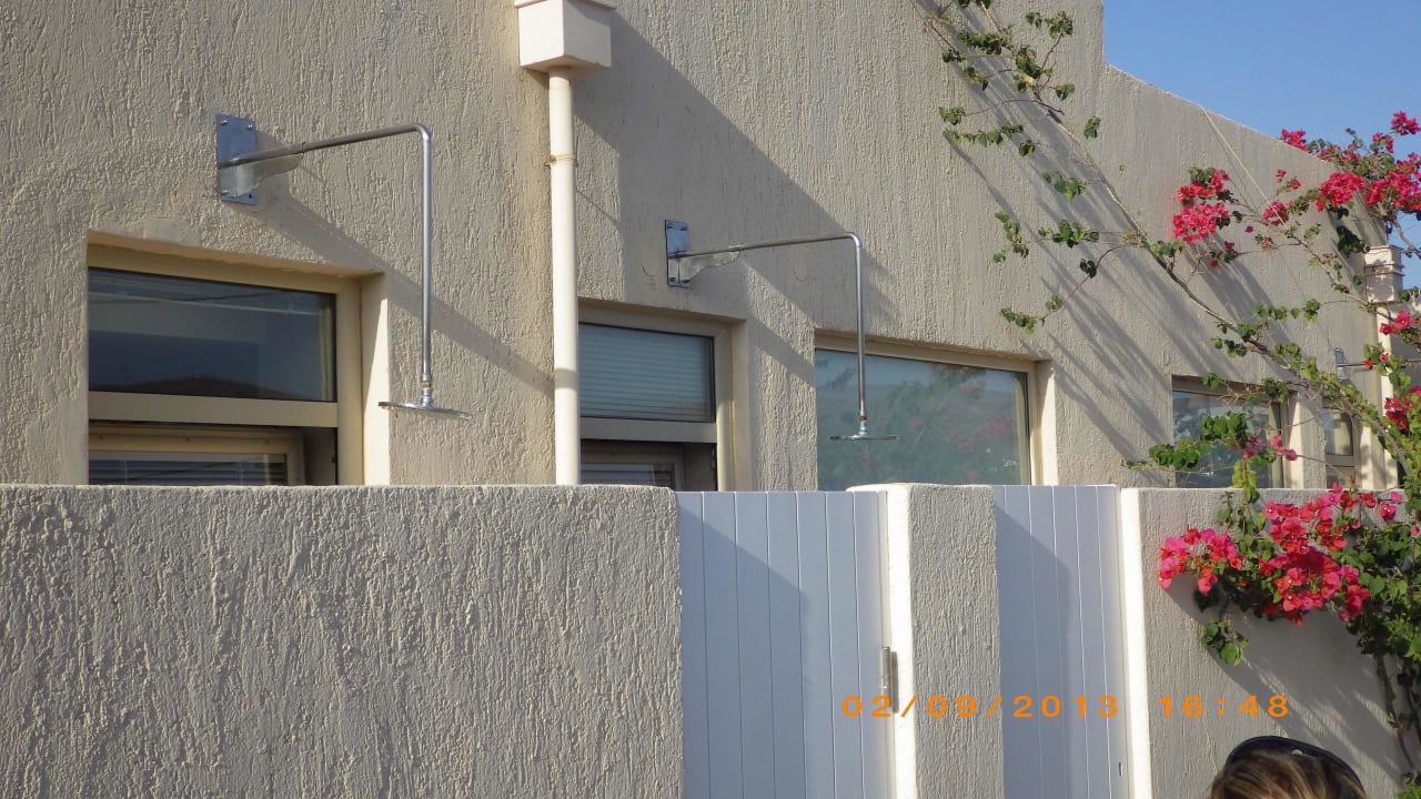 Außenduschen Knossos Beach Bungalows Suites Resort & Spa