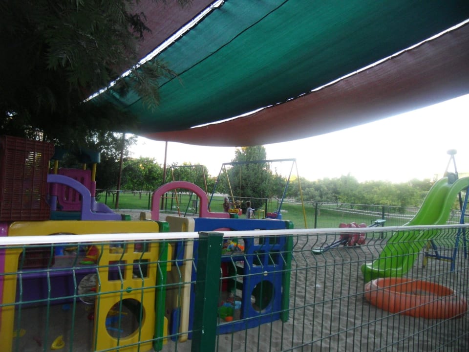 Teilansicht Spielplatz Lonicera Resort & Spa Hotel