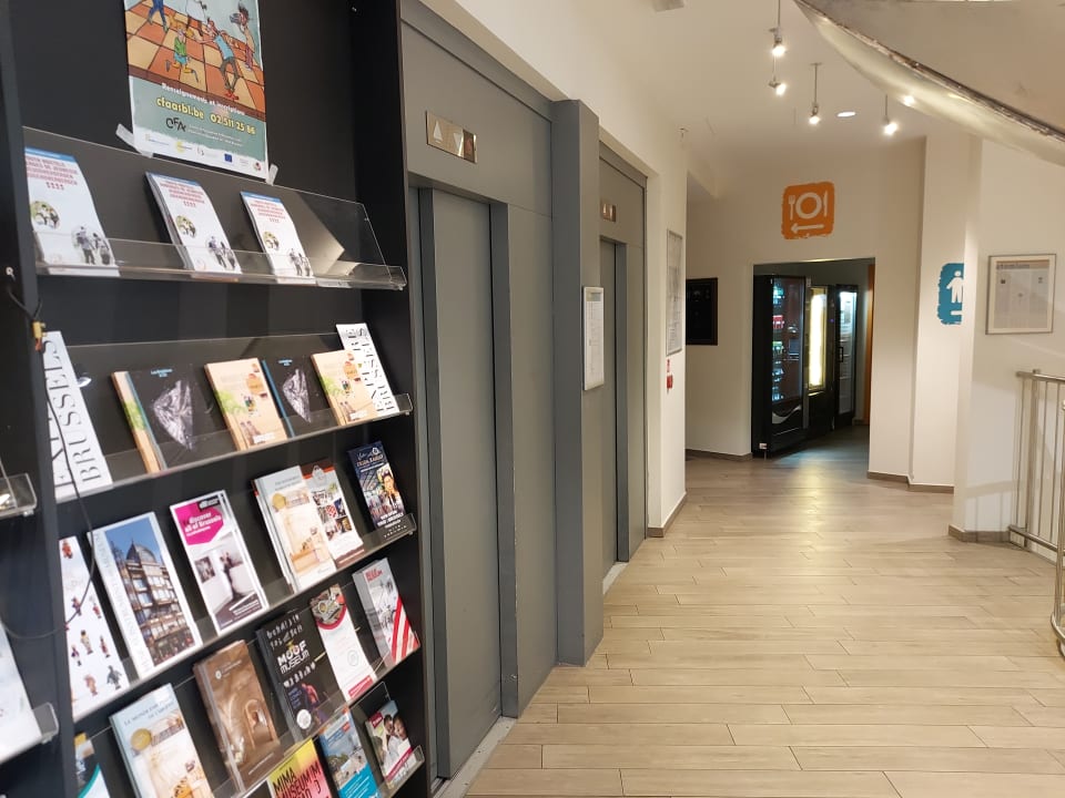 Lobby Génération Europe Youth  Hostel