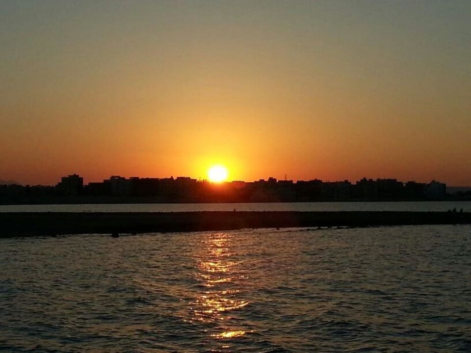 Sonnenuntergang am Strand  Palm Beach Resort