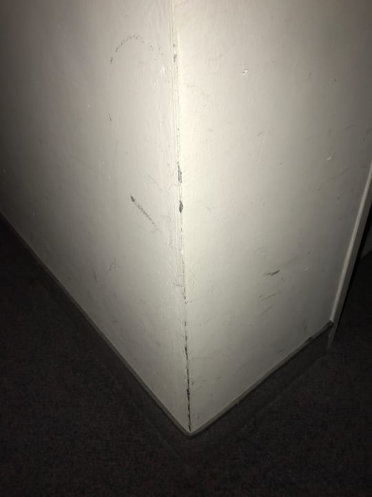 Kanten seit Jahren nicht renoviert AKZENT Hotel Residenz - Bad Neustadt