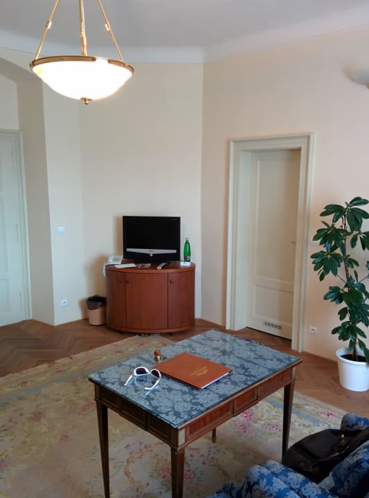 Pohled od okna Château Hotel Liblice