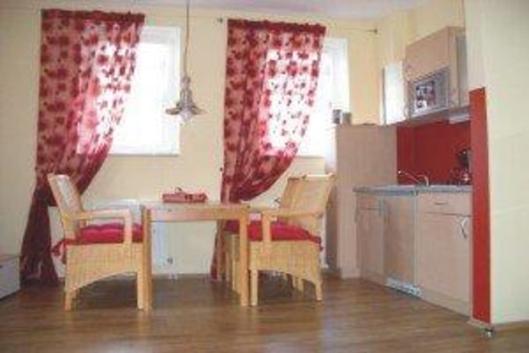 Esstisch mit Edelpantry Das Nest Boardinghouse Hamburg Niendorf