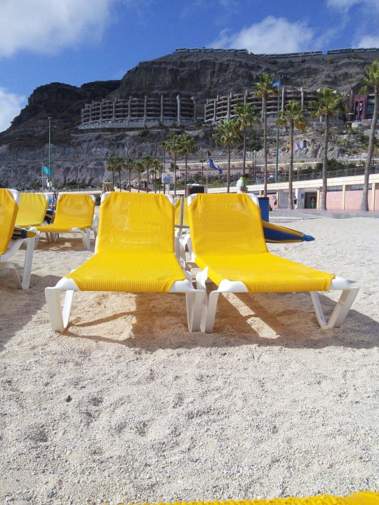 Strand mit Hotel im Hintergrund Gloria Palace Royal Hotel & Spa