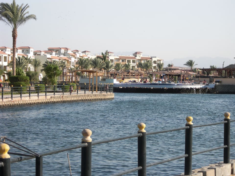 Der hauseigene Fluss zum Strand Pickalbatros Dana Beach Resort - Hurghada