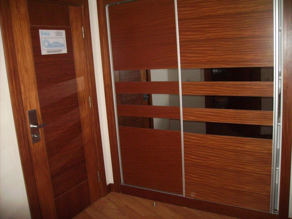 Kleiderschrank Kinderzimmer im Flur Seaden Sea World Resort & Spa