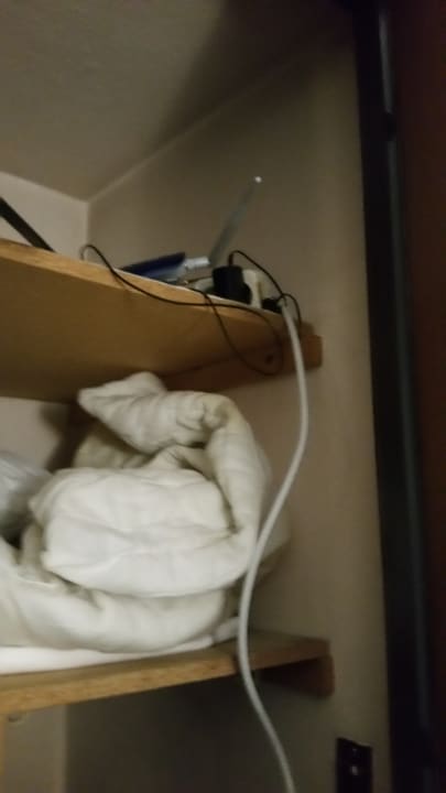 Zur Riede WLAN Anschluss im Schrank. Fluchtweg Flur  Hotel zur Riede bei Bremen