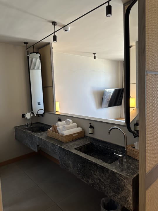 Zimmer The Royal Senses Resort, Curio Collection by Hilton