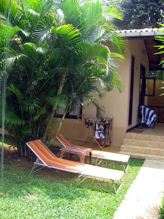 Liegen vorm Bungalow Hotel Panorama