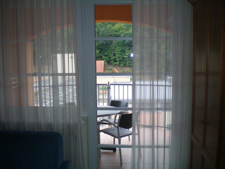 Ausblick vom Wohnzimmer auf den Balkon Life Resort