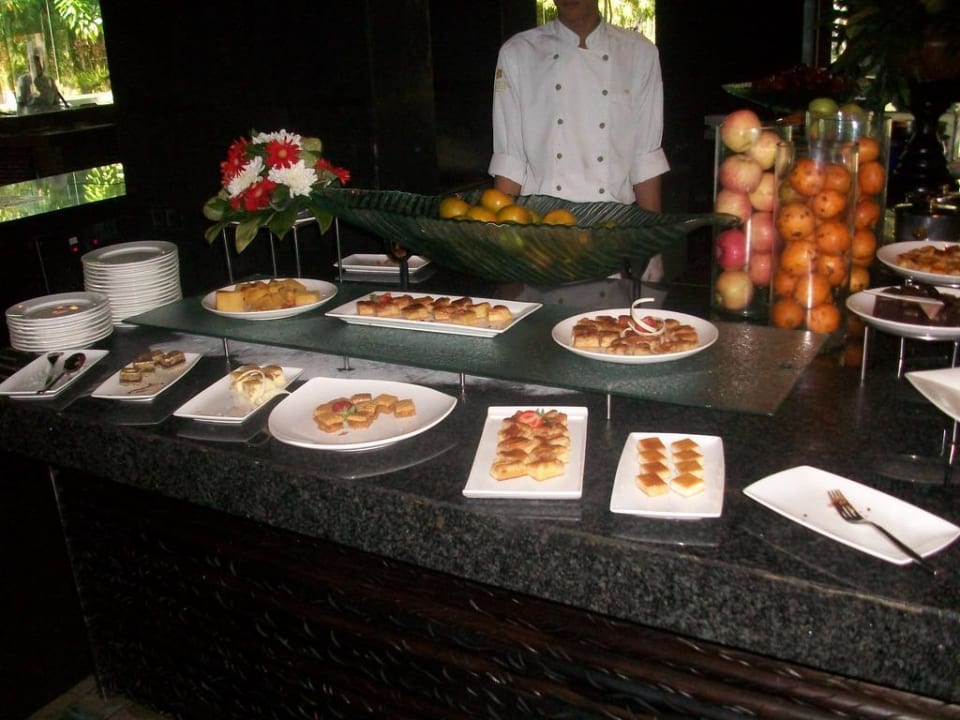 Kuchenbuffet zum Afternoontea The Laguna A Luxury Collection Resort & Spa