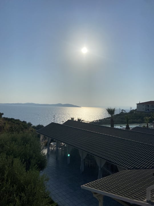 Außenansicht Akrathos Beach Hotel