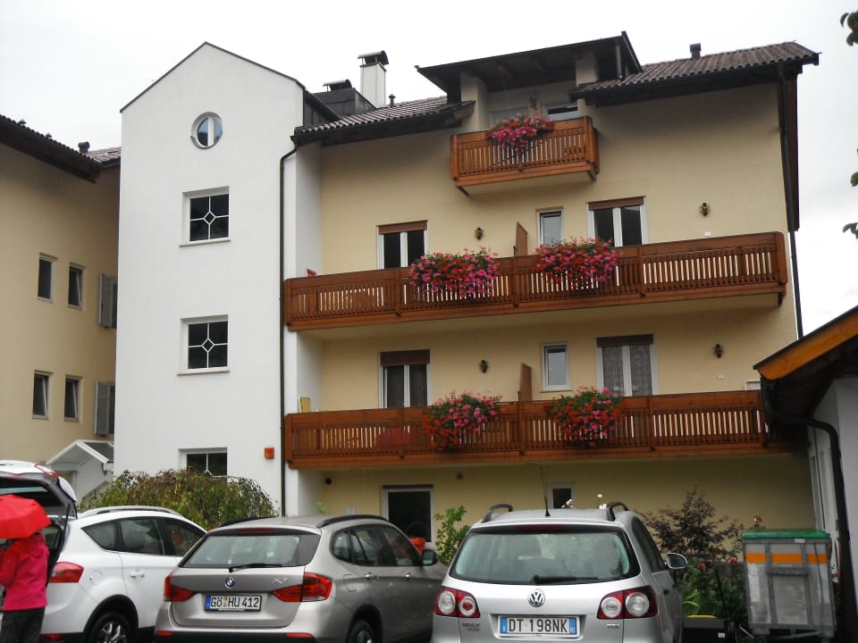 Treppenhaus, Anbau und Parkplatz Hotel Untermelz