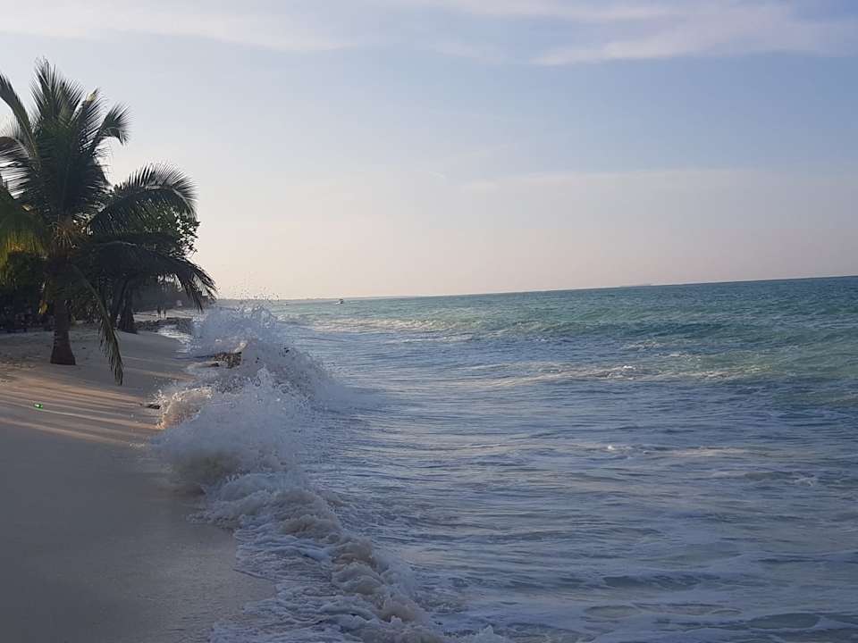 Strand Neptune Pwani Beach Resort & Spa