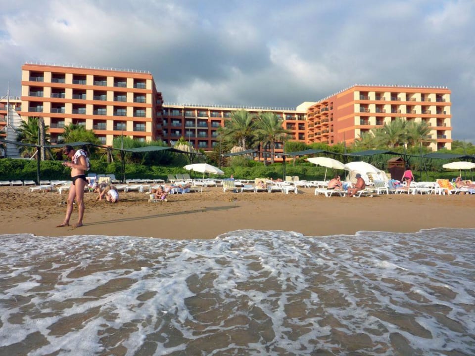 Pohled na hotel z pláže AQI Pegasos Royal