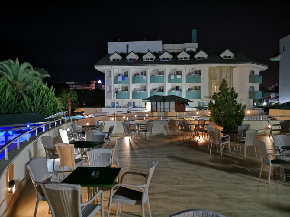 Pool Side Breeze Hotel