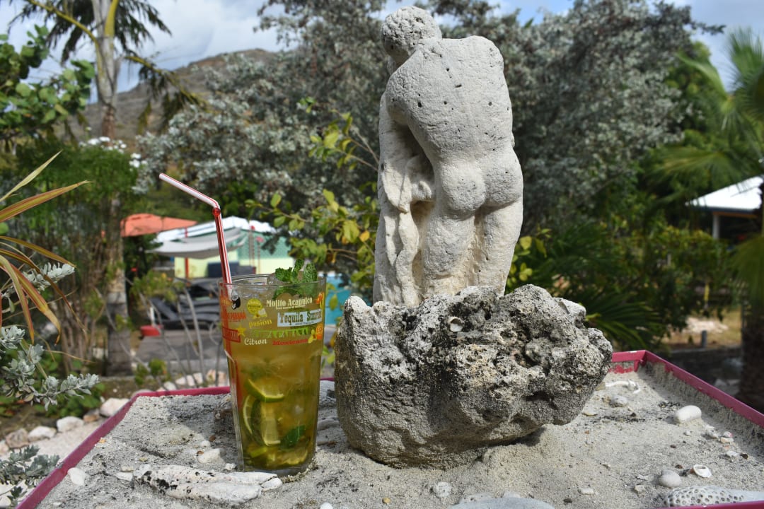 Liebesfigur aus einer Korralle geschnitzt Don Genaro Apartments