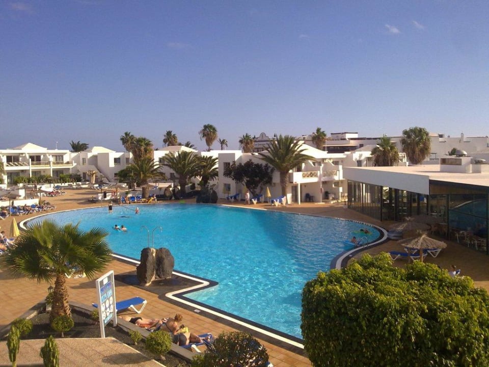 Beheitzter Pool ca. 21  - 22 Grad im Dezember Hotel Floresta