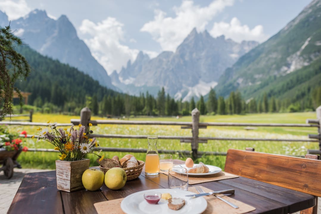 Ausblick Hotel Dolomitenhof & Chalet Alte Post