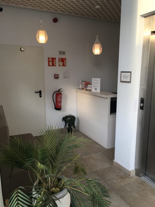 Lobby Llaut Boutique Hotel