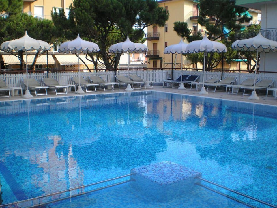 Hotel-Pool Hotel Salus