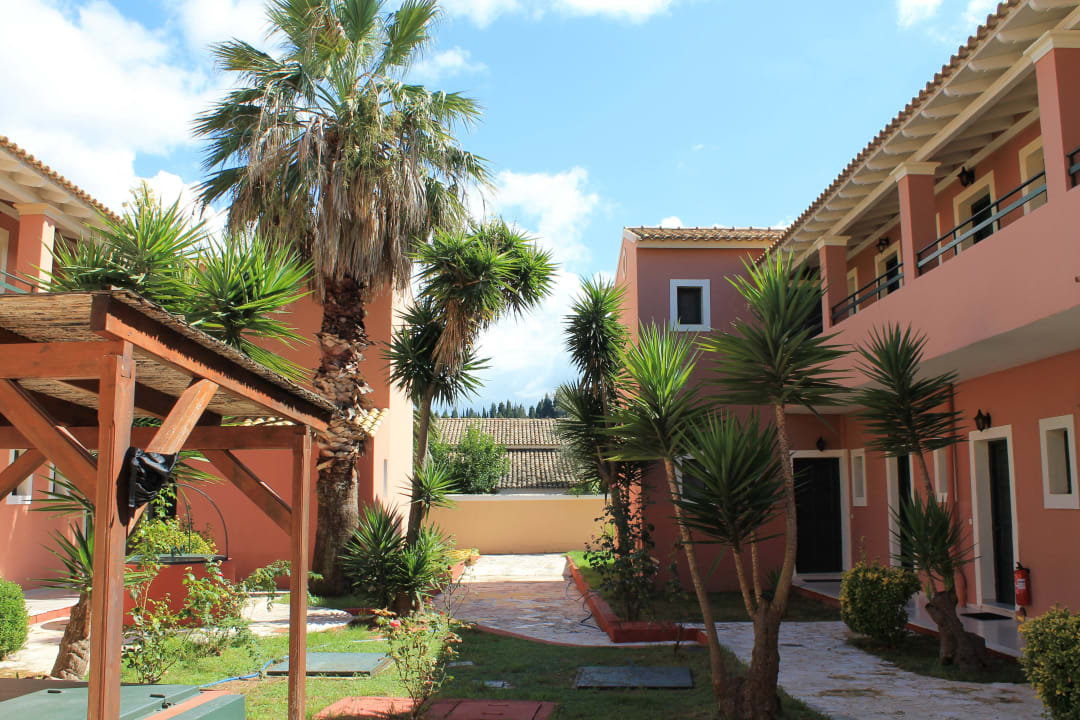 Ogród obok naszego pawilonu Corfu Sungate Hotel