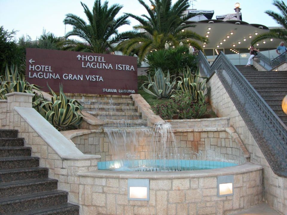 Brunnen vor dem Hotel Hotel Istra Plava Laguna