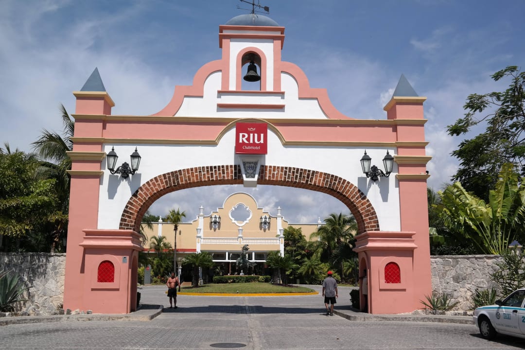 Einfahrt zum Hotel Hotel Riu Tequila