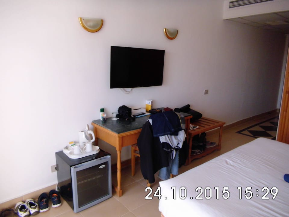 Kühlschrank und TV Beach Albatros Resort