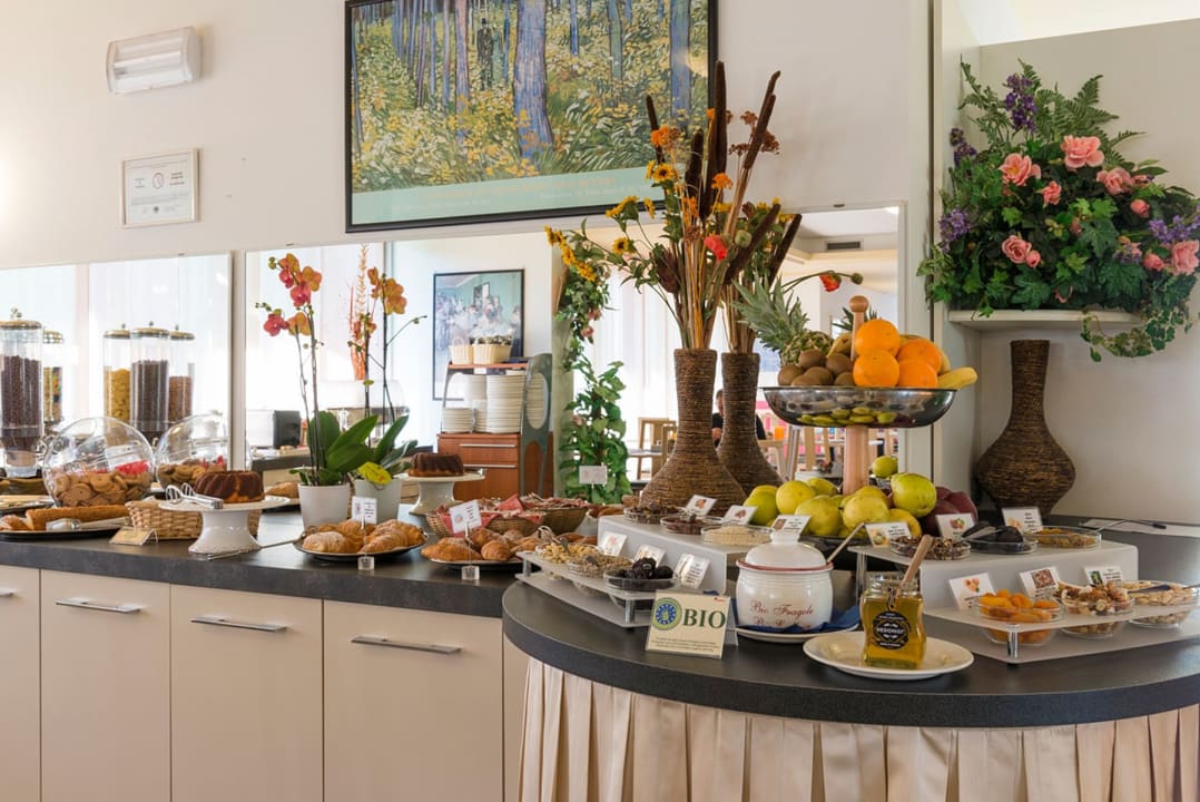 Restaurant Ambassador Suite Hotel