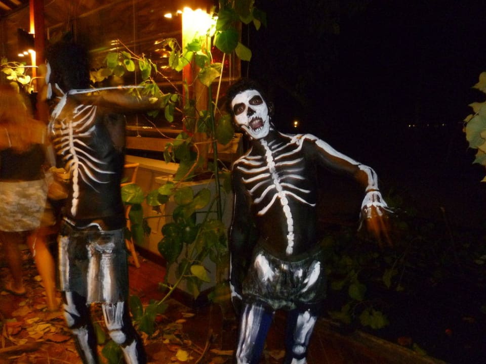 Halloween-Abend im Restaurant Adaaran Select Meedhupparu Island Resort - Premium All Inclusive