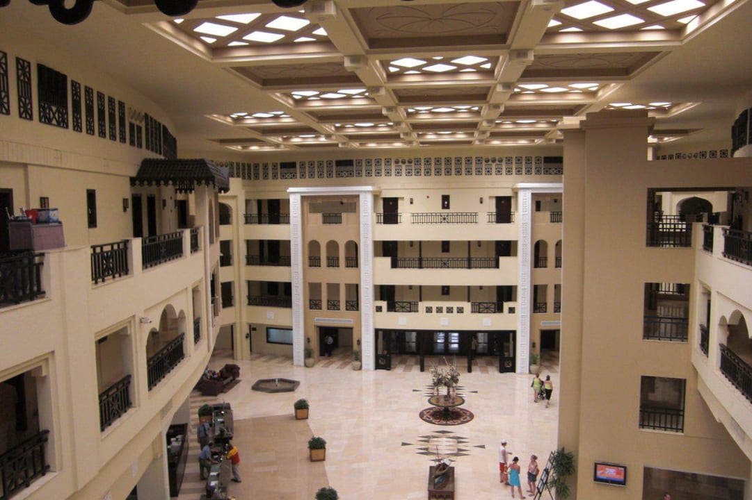 Lobby vom 4. Stock Steigenberger ALDAU Beach Hotel