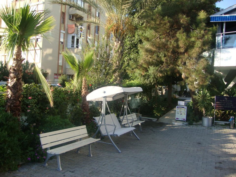 Vorplatz des Hotels Blue Diamond Alya