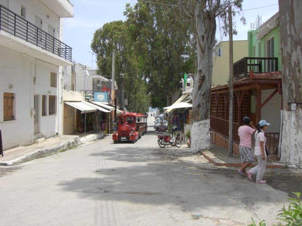 Kleine Einkaufsstraße Corissia Beach Hotel