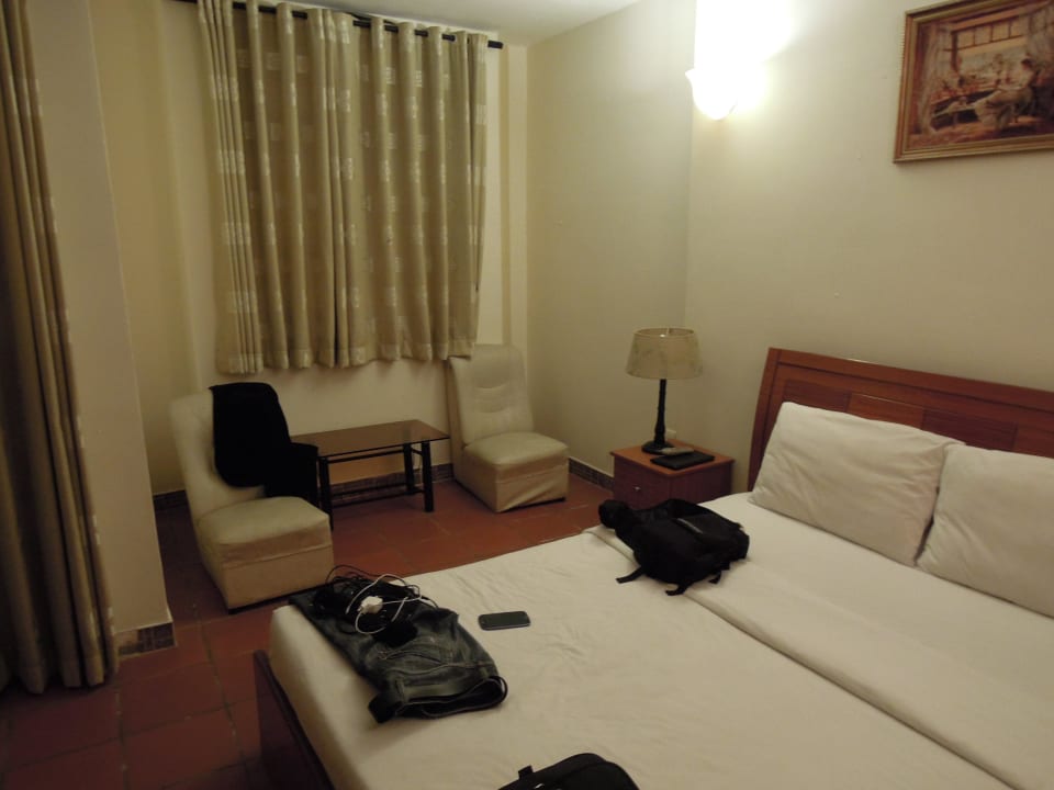 Links Tür nach Aussen , hinter mir die Tür zum Bad Villa h2o